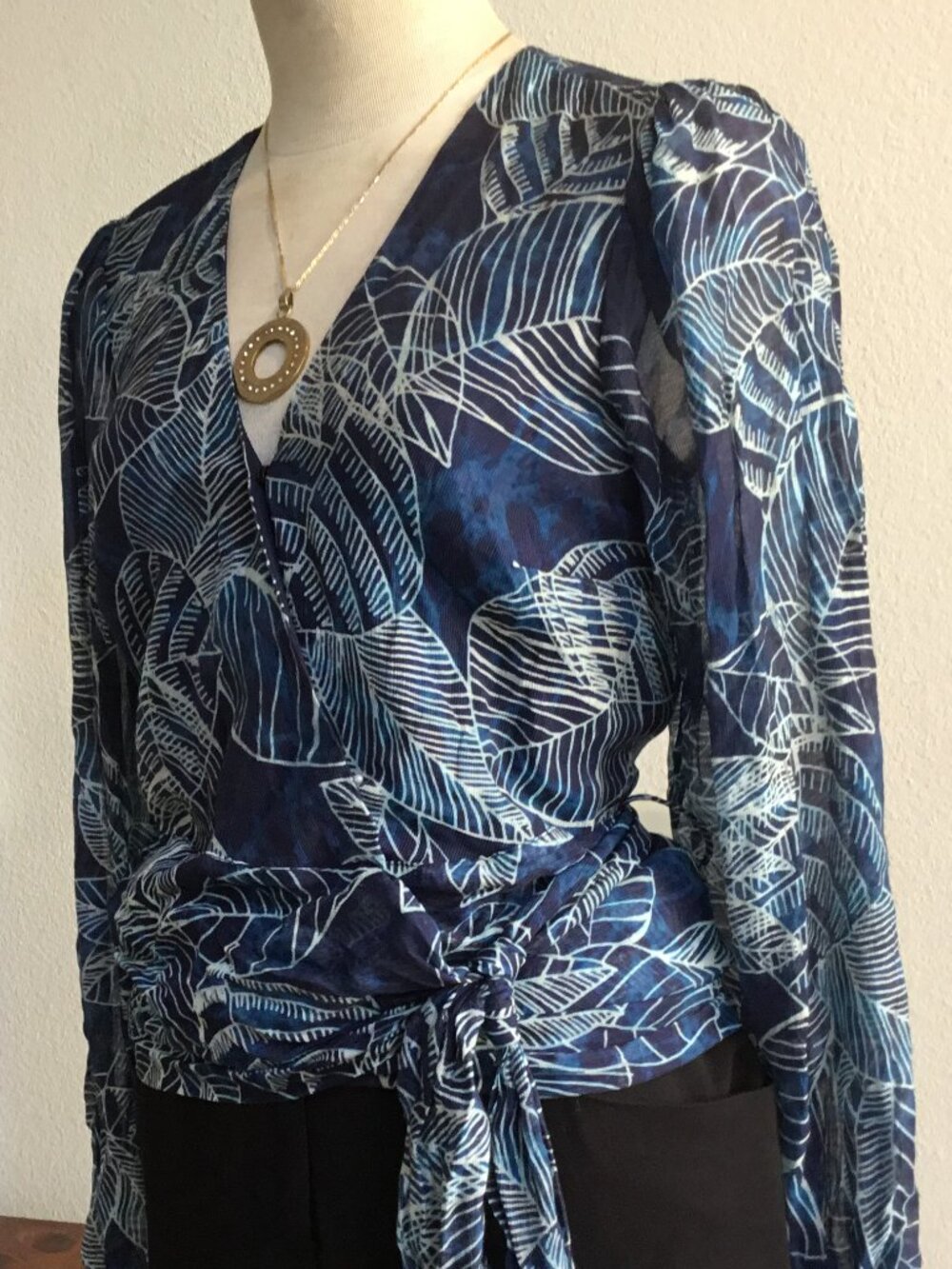 GUESS Floral Printed Wrapped Blouse Top Long Sleeve Tie Waisted Chiffon Blue XS